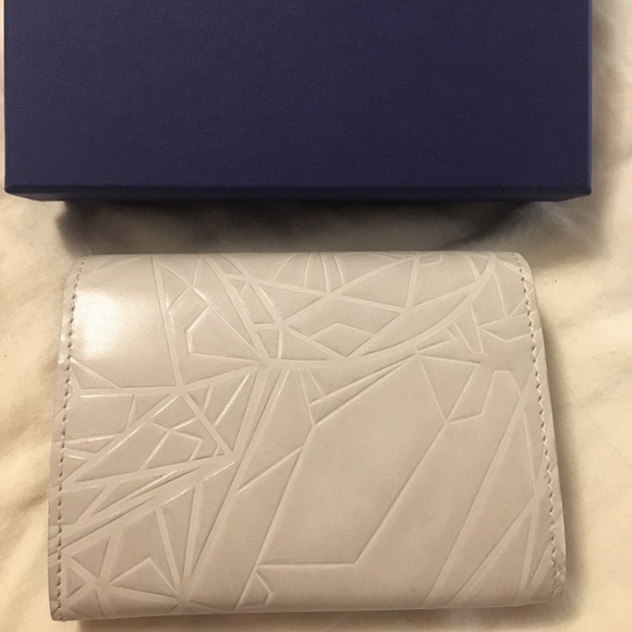 Brand NEW Swarovski Leather Wallet with white crystals - Picture 5 of 10